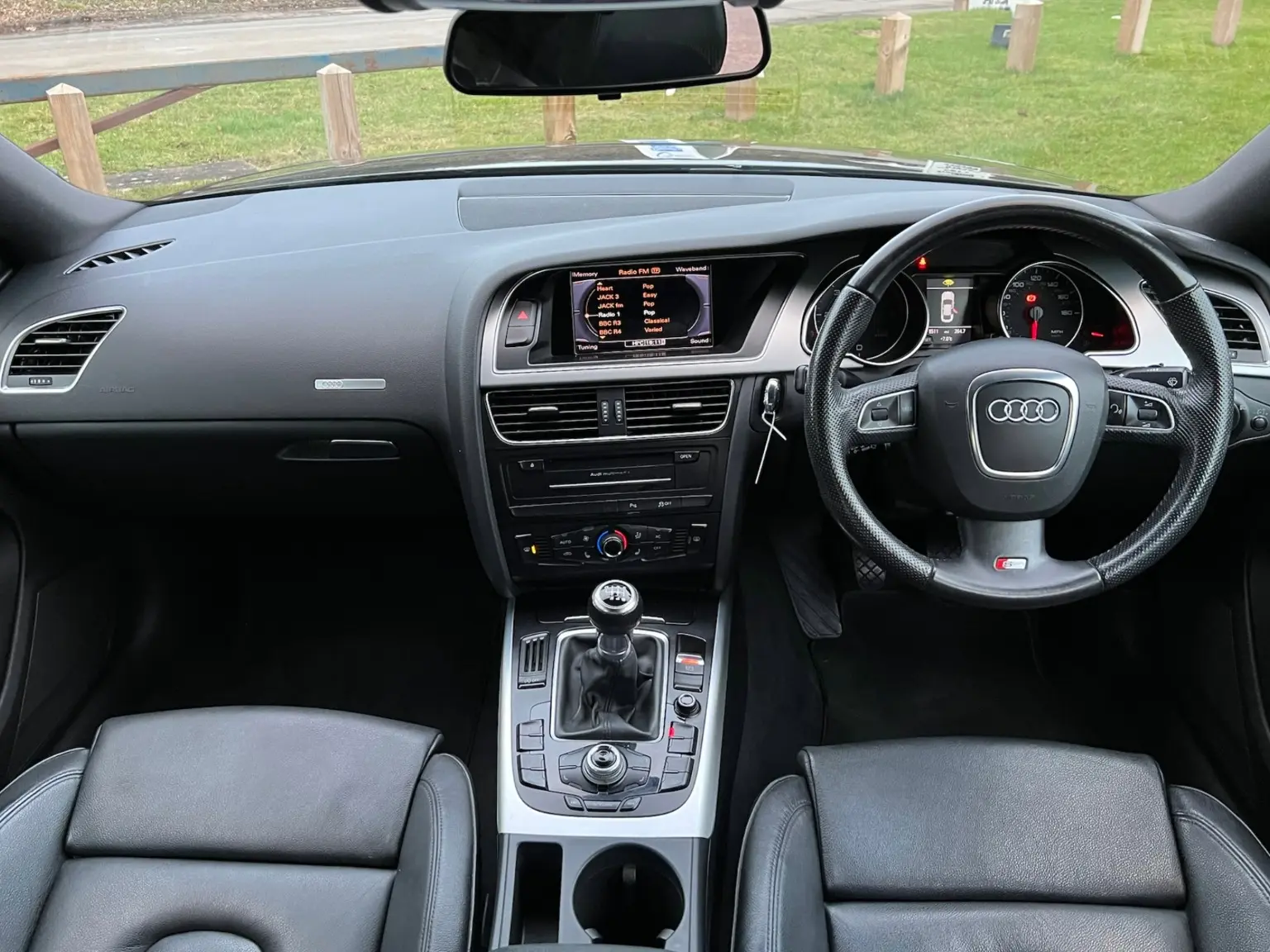 Vehicle interior photographed clearly from the front cabin